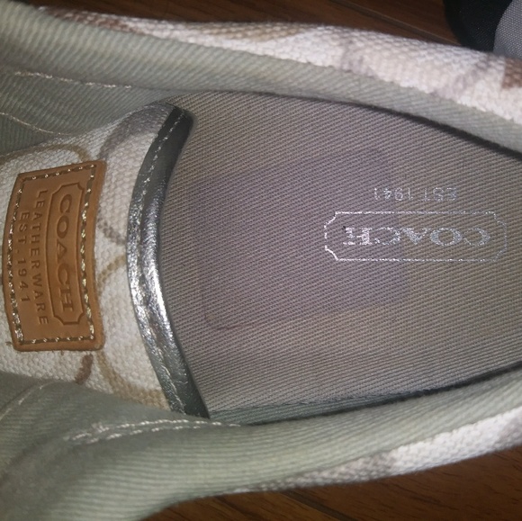Coach shoes size 8 1/2 - Picture 3 of 3